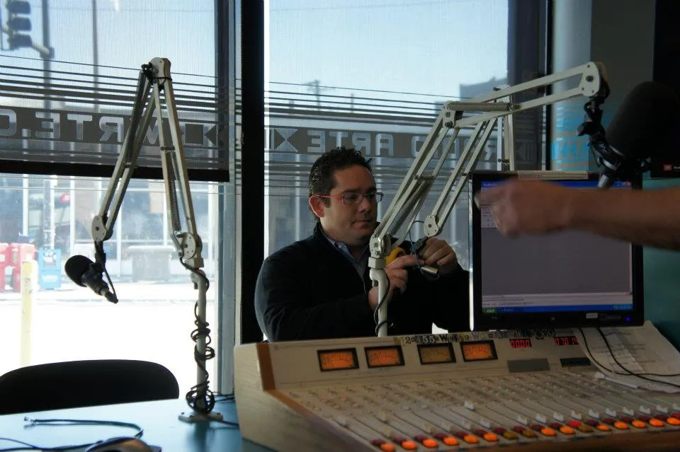 Tech Guru and his book El Salto takes flight in the windy city